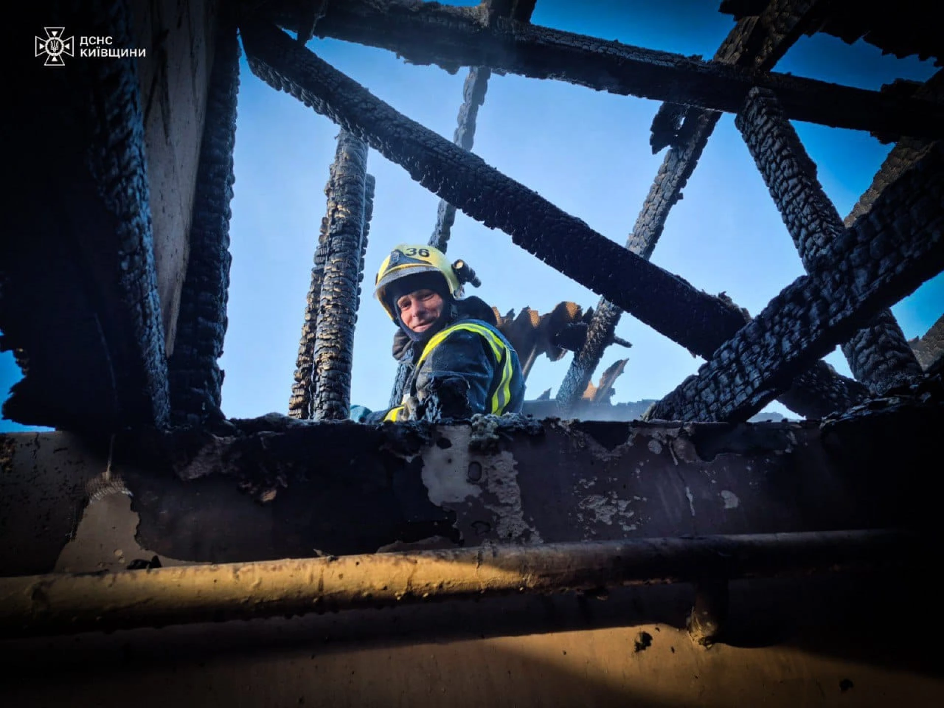 Повертався з чергування та першим зреагував на пожежу: історія рятувальника з Київщини