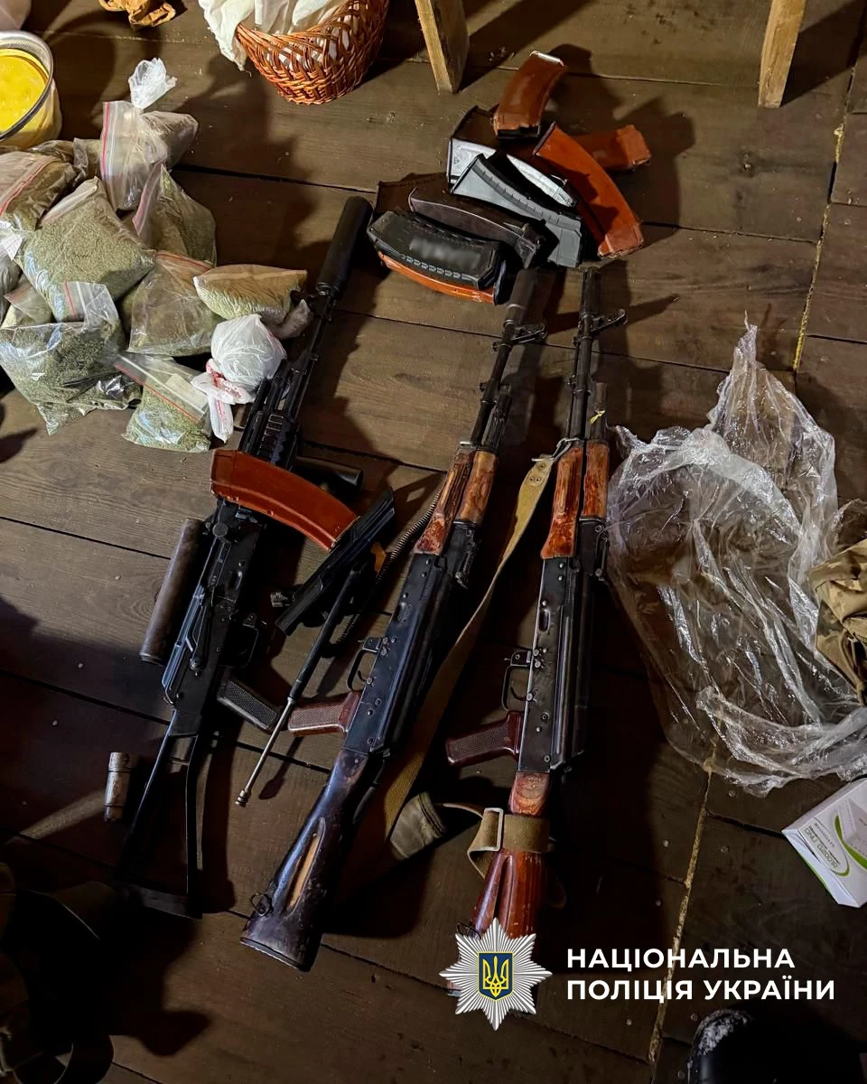 Вбивство поліцейських на Черкащині: у стрільця виявили схрон зі зброєю. Відео