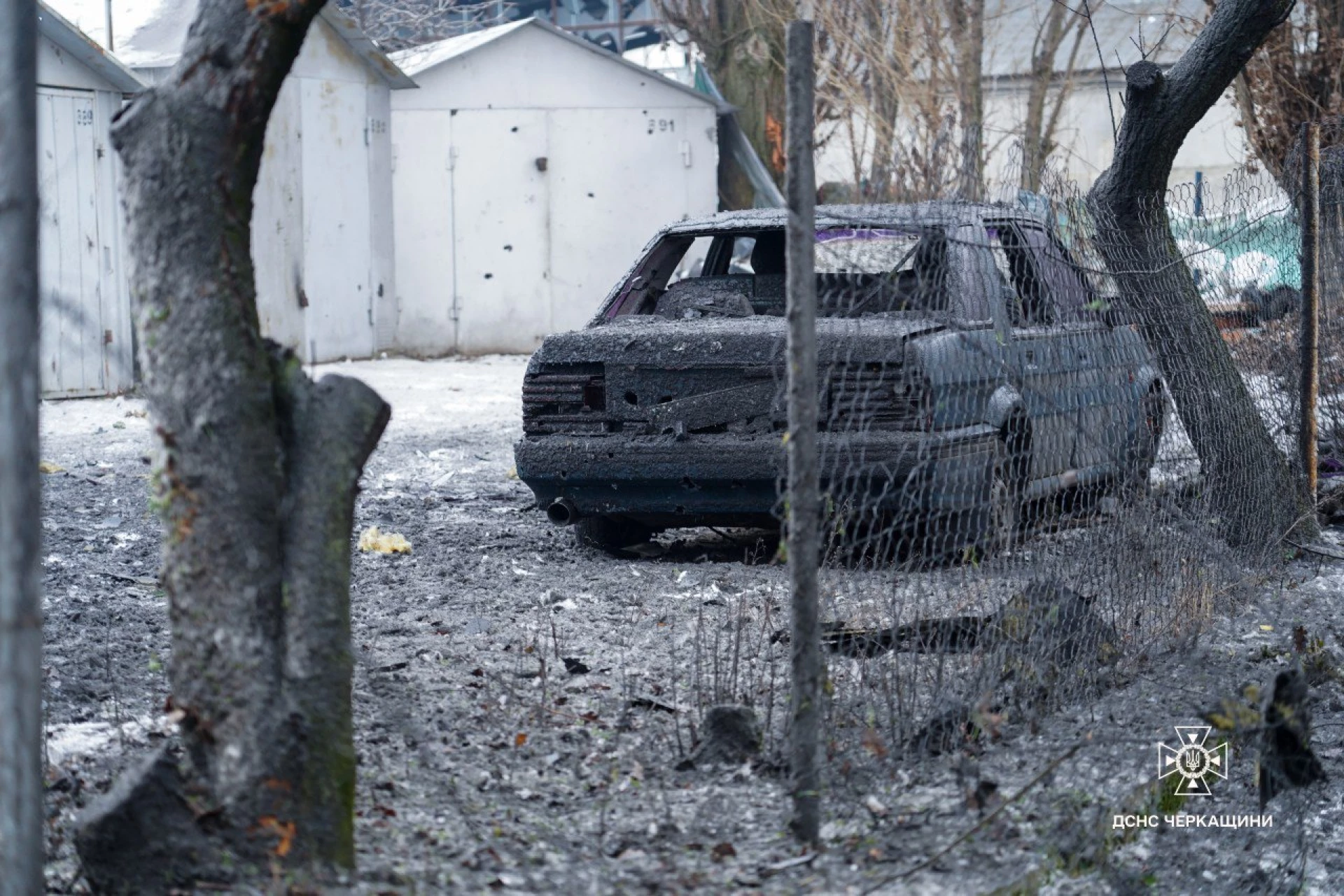 Російські дрони атакували Черкаси. Рятувальники показали фото