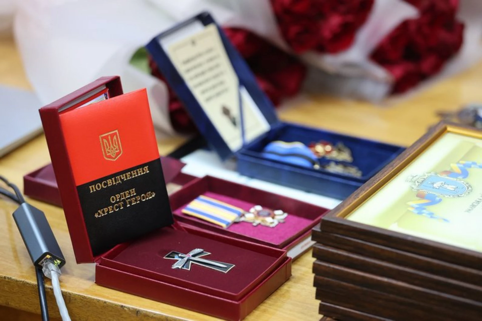 Посмертні нагороди вручили рідним трьох військових в Умані