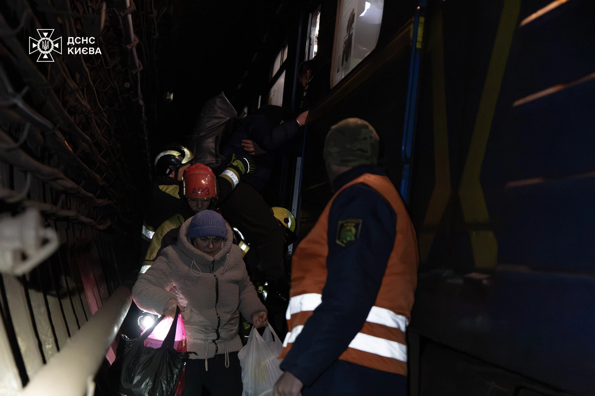 Майже 500 людей евакуювали з київського метро під час аварійного відключення електроенергії