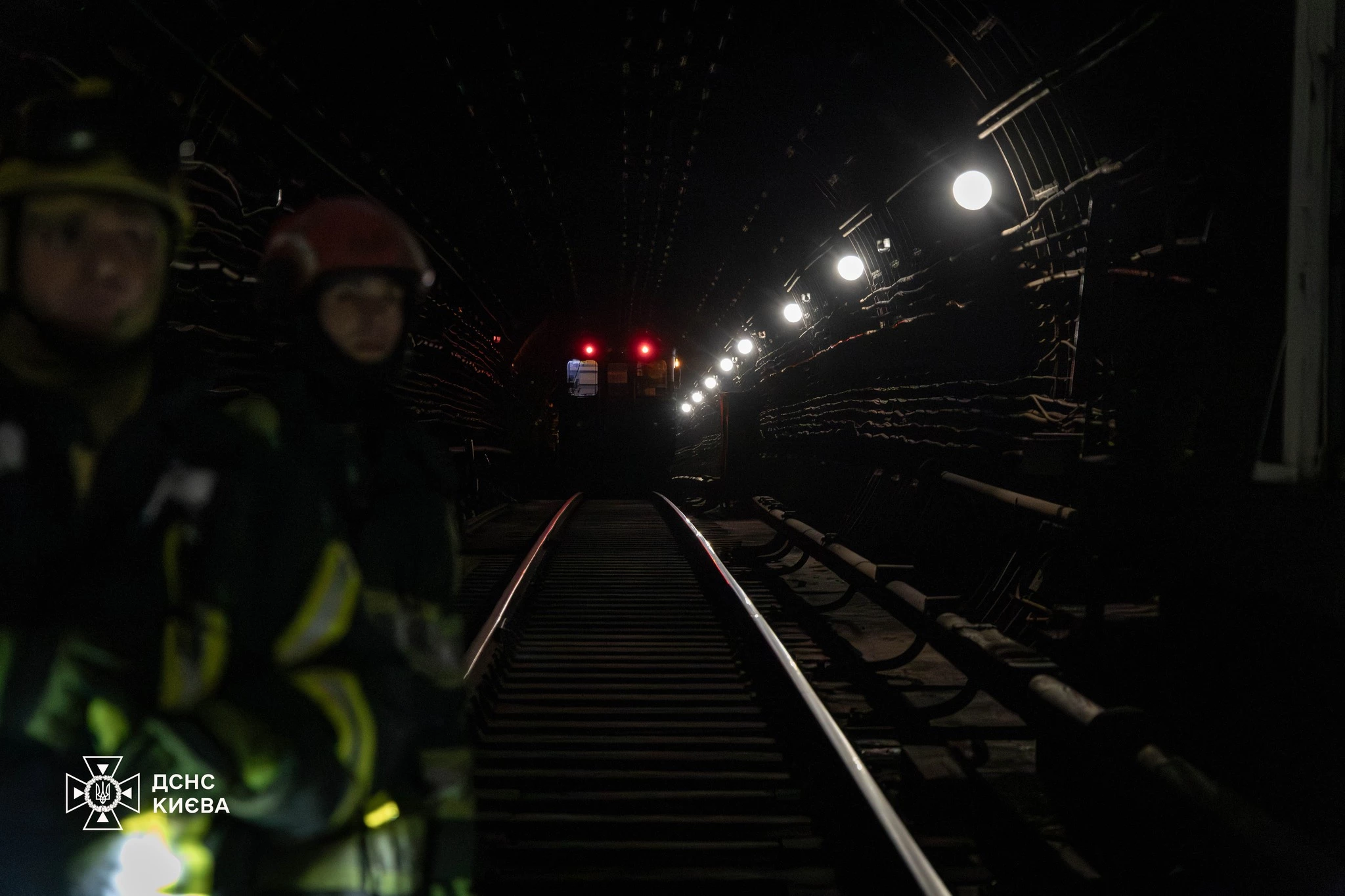 Майже 500 людей евакуювали з київського метро під час аварійного відключення електроенергії