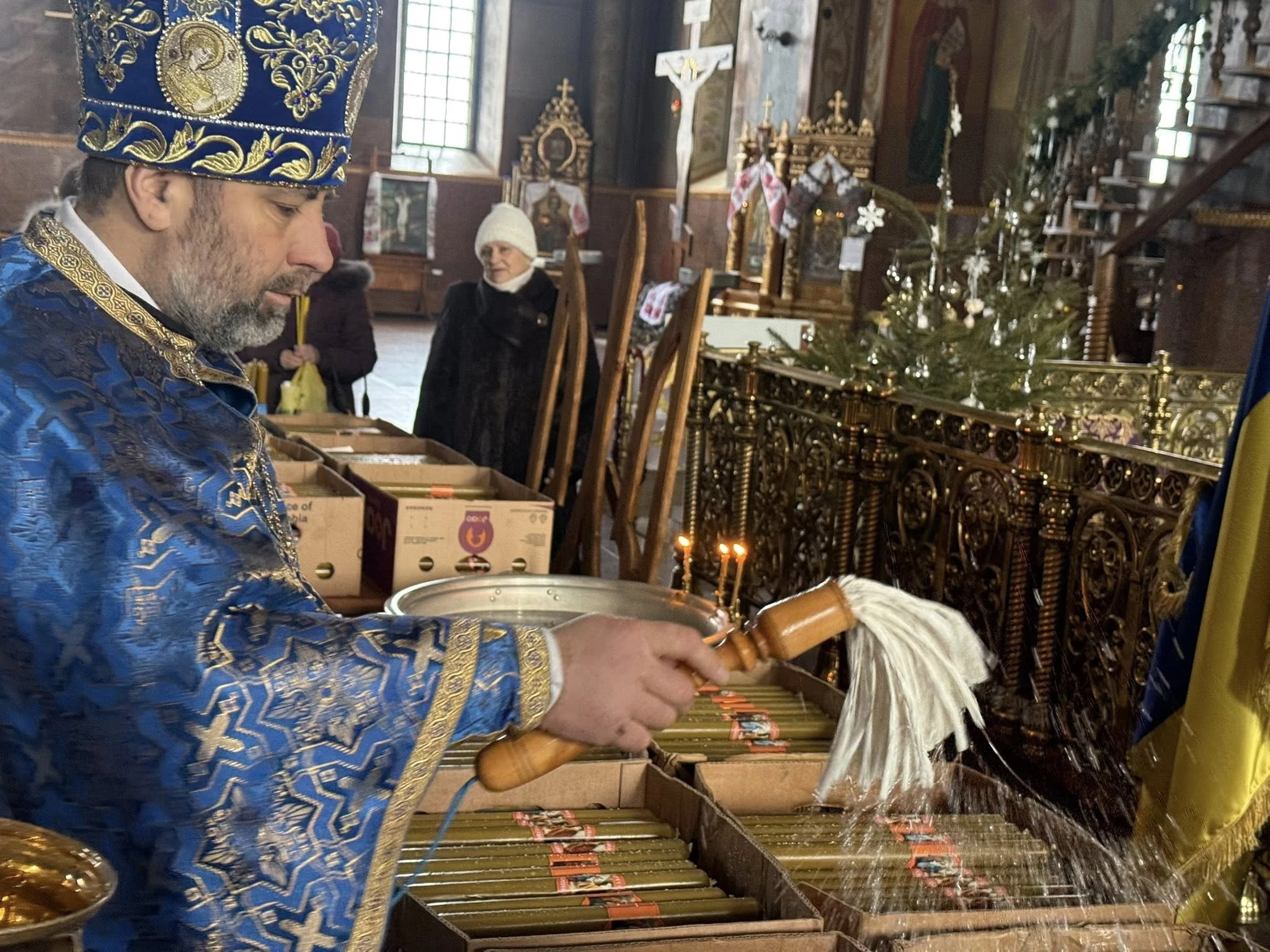 У Свято-Михайлівському гарнізонному соборі освячували свічки з нагоди Стрітення. Фото
