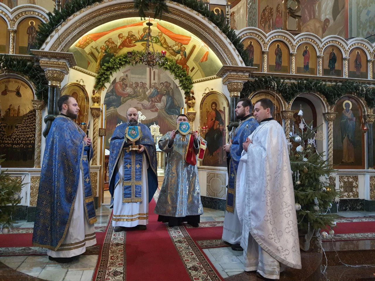 У Свято-Михайлівському гарнізонному соборі освячували свічки з нагоди Стрітення. Фото