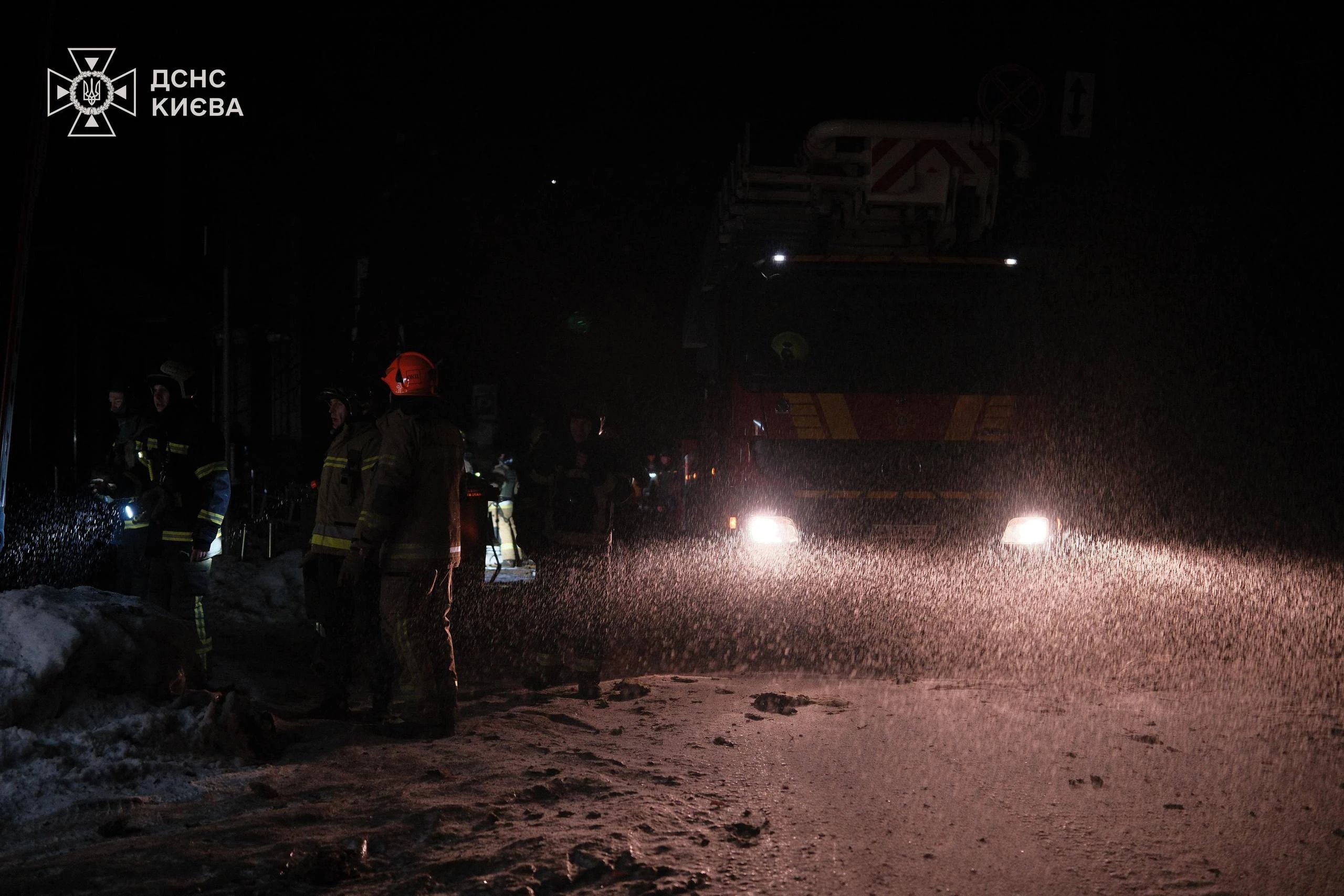 Троє людей постраждали внаслідок нічної російської атаки на Київ