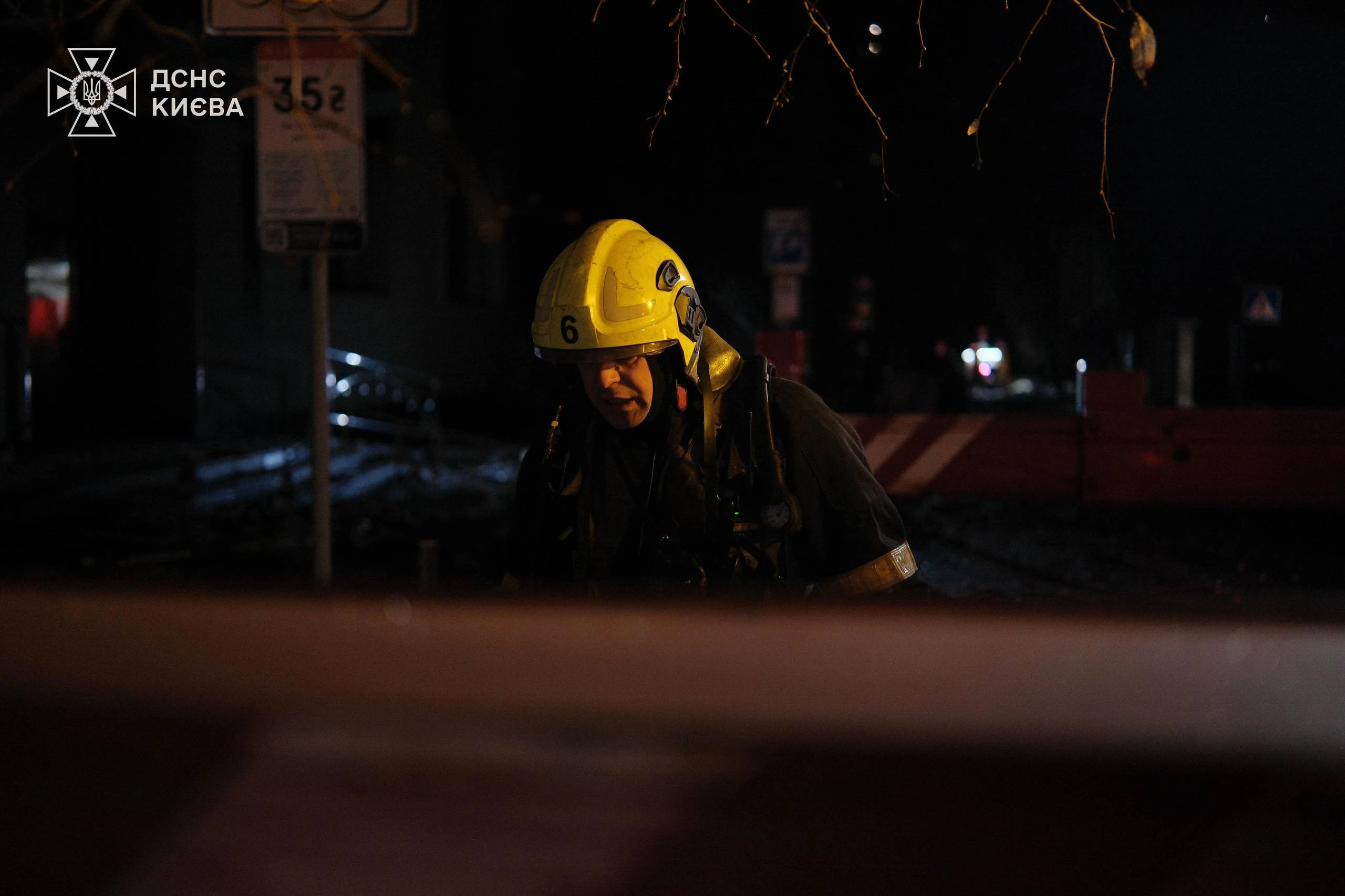 Троє людей постраждали внаслідок нічної російської атаки на Київ