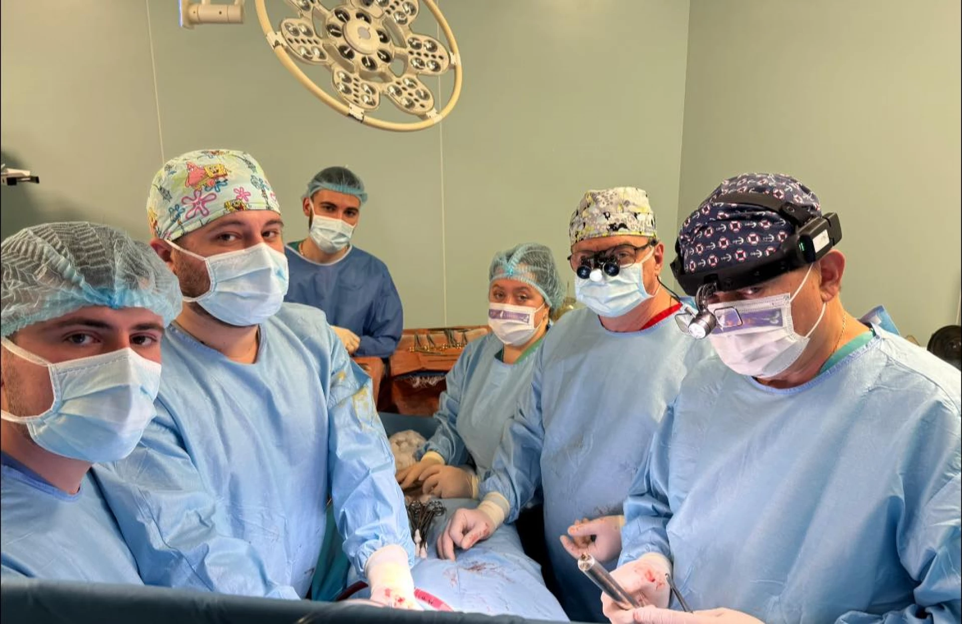 Київські кардіохірурги врятували життя військовому, видаливши металевий уламок із серця