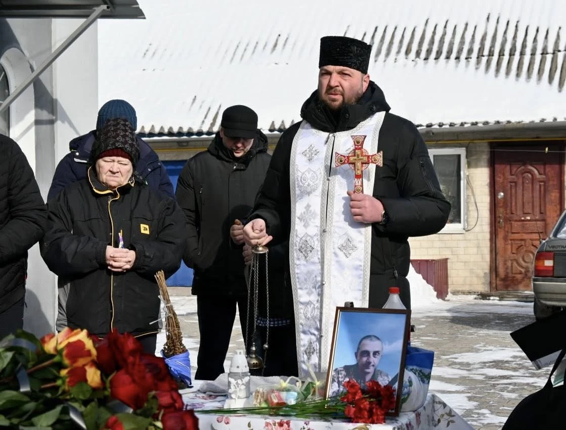 Працював водієм зерновоза. У Чигирині прощалися з ветераном, якого Росія вбила під час обстрілу одеського порту