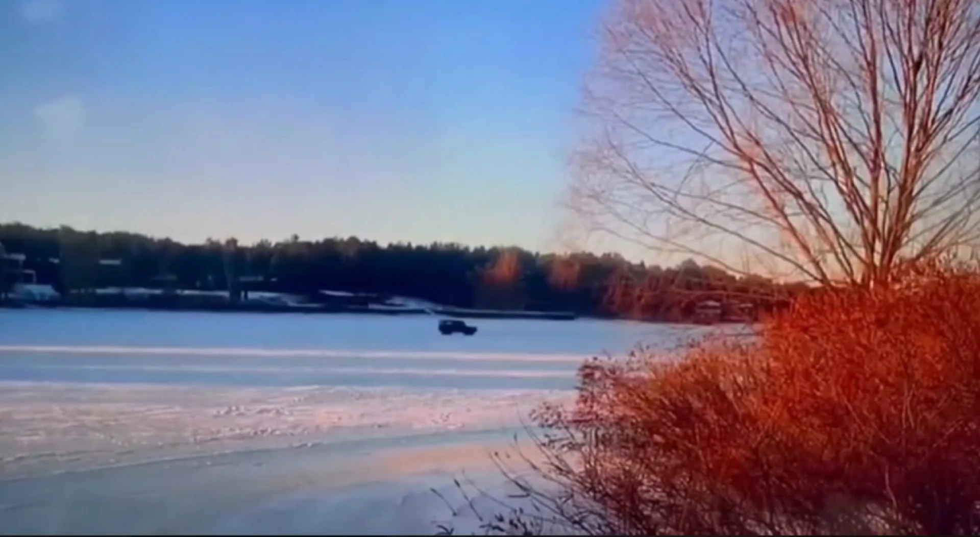 Дрифтував та провалився під лід: на Київському морі сталася трагедія