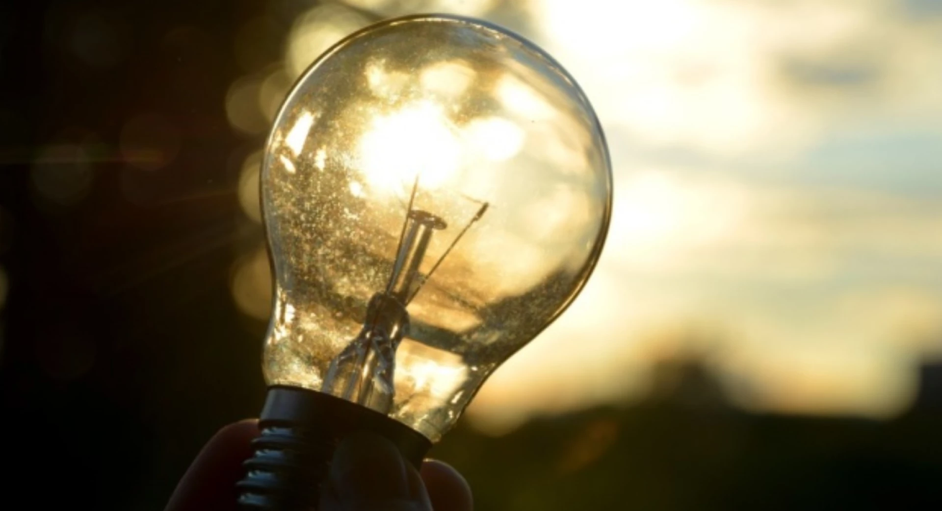 У «Черкасиобленерго» розповіли, чи можна змінити години у чергах відключення світла