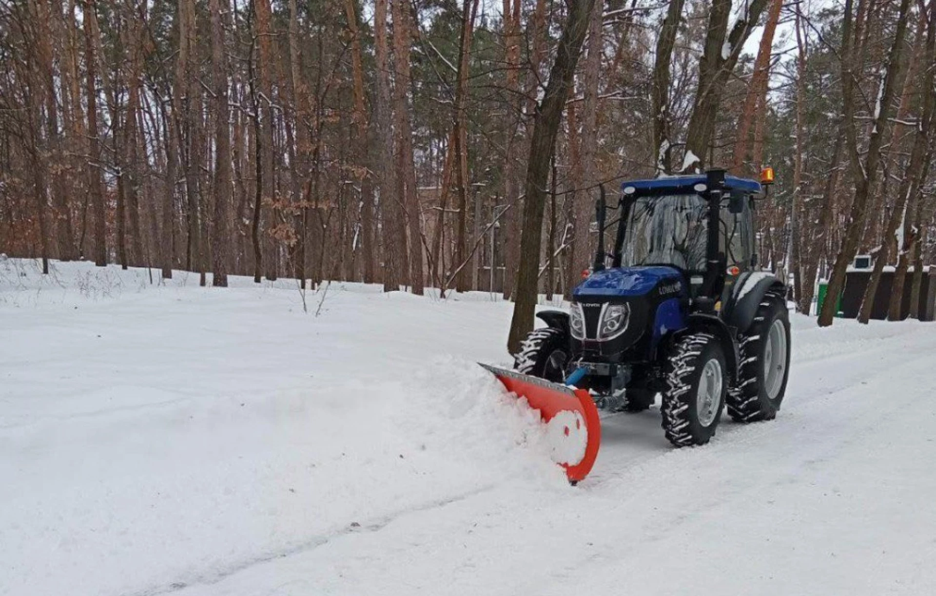 Черкаси залучили усю наявну техніку і комунальників, щоб прибрати сніг