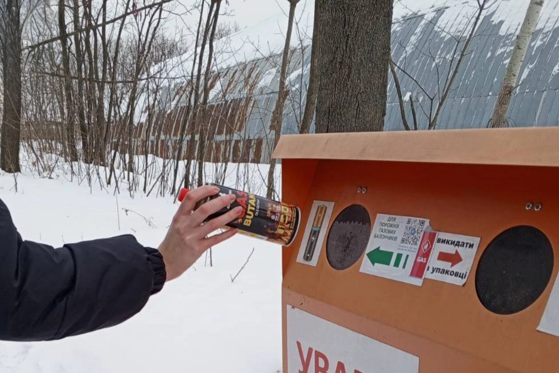 У Києві триває збір використаних газових балонів для потреб військових на фронті