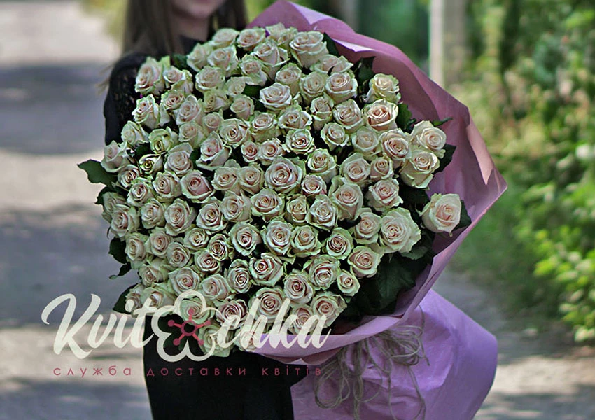 14 лютого: сервіс доставки по Києву радить замовити квіти он-лайн