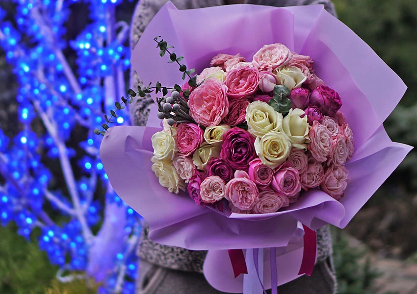 14 лютого: сервіс доставки по Києву радить замовити квіти он-лайн
