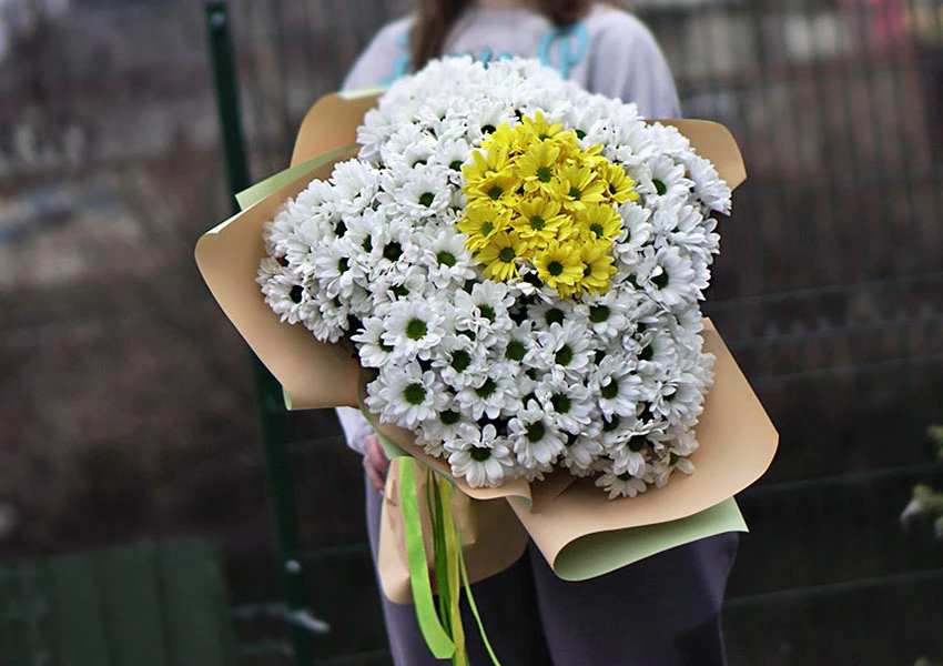 14 лютого: сервіс доставки по Києву радить замовити квіти он-лайн