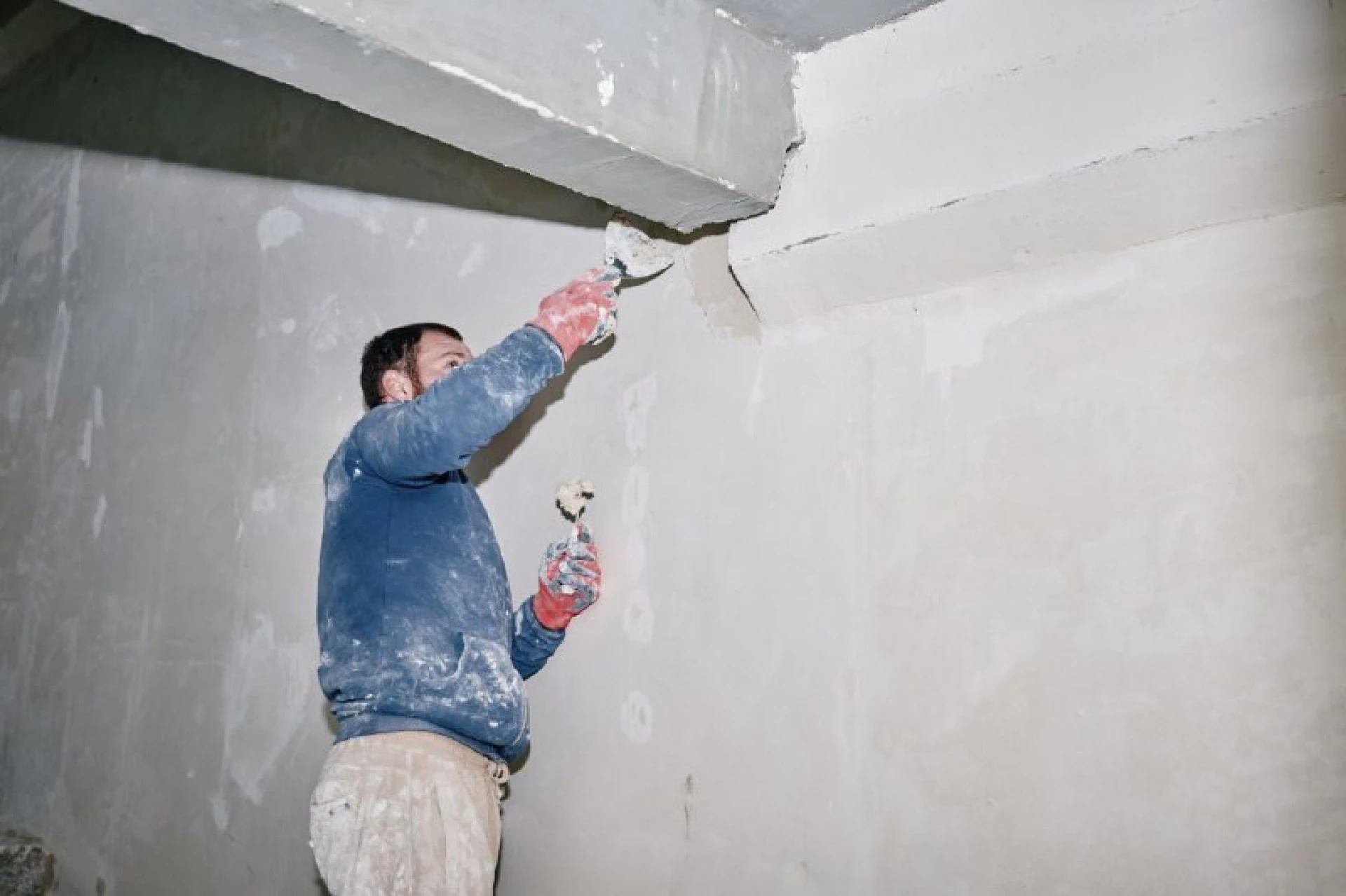 В Умані відновлюють будинок, в якому російська ракета вбила 23 людей