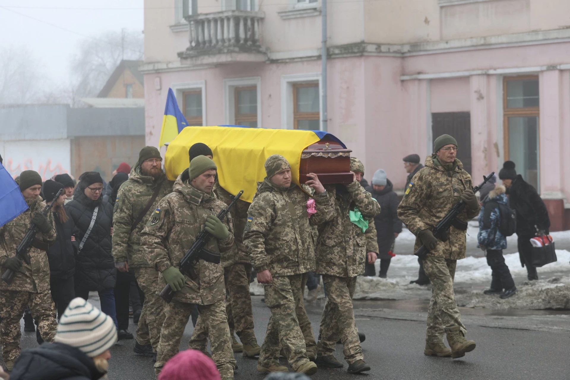 Умань прощалася із солдатом Миколою Омельчуком. Фото