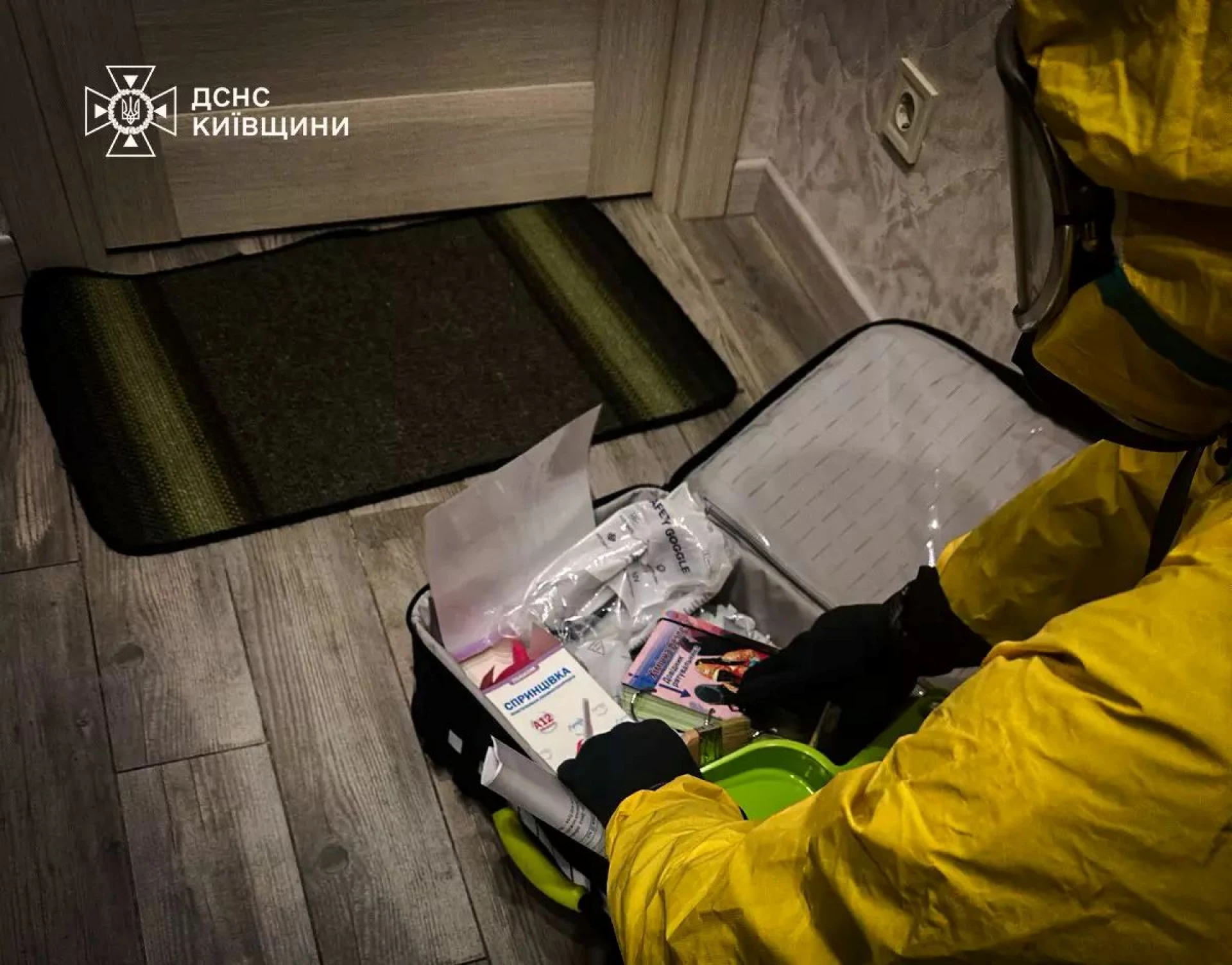 На Київщині рятувальники зібрали розлиту ртуть у приватному будинку