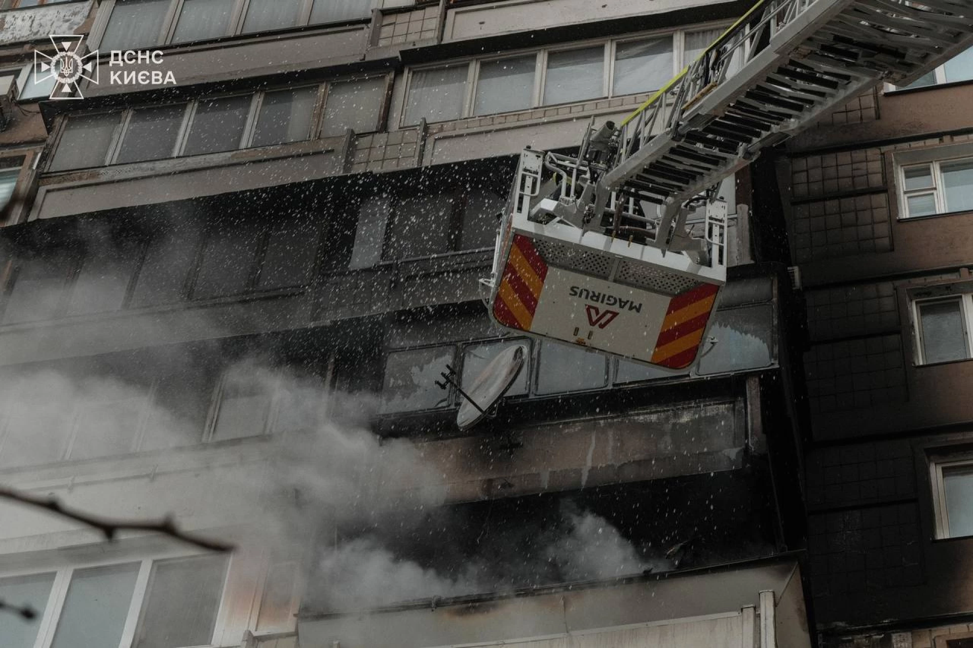 У Святошинському районі сталася пожежа на 8 поверсі, є потерпіла