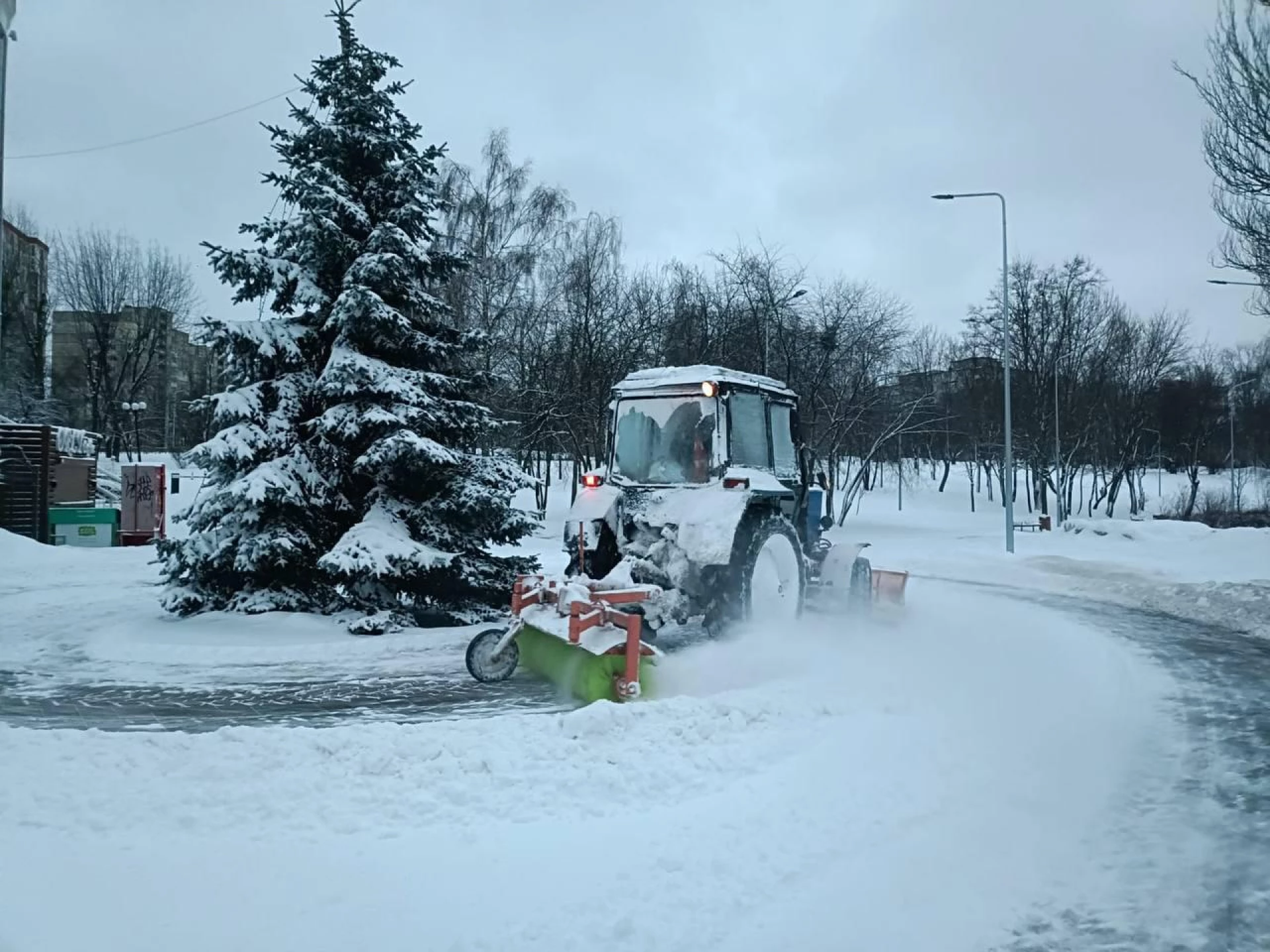 Уночі дороги столиці прибирали 289 одиниць спецтехніки КК "Київавтодор"
