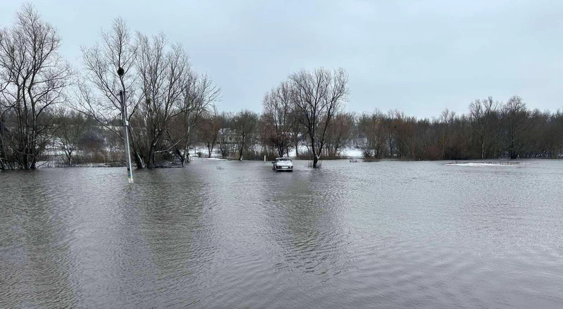 Річка вийшла з берегів на Черкащині і затопила міст між двома областями