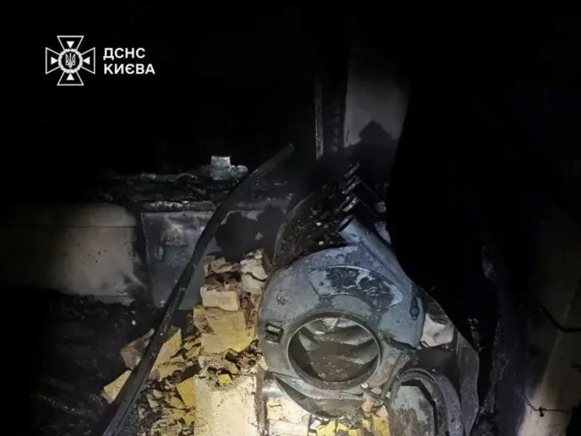 Рятувальники ліквідували пожежу на човновій станції в Києві