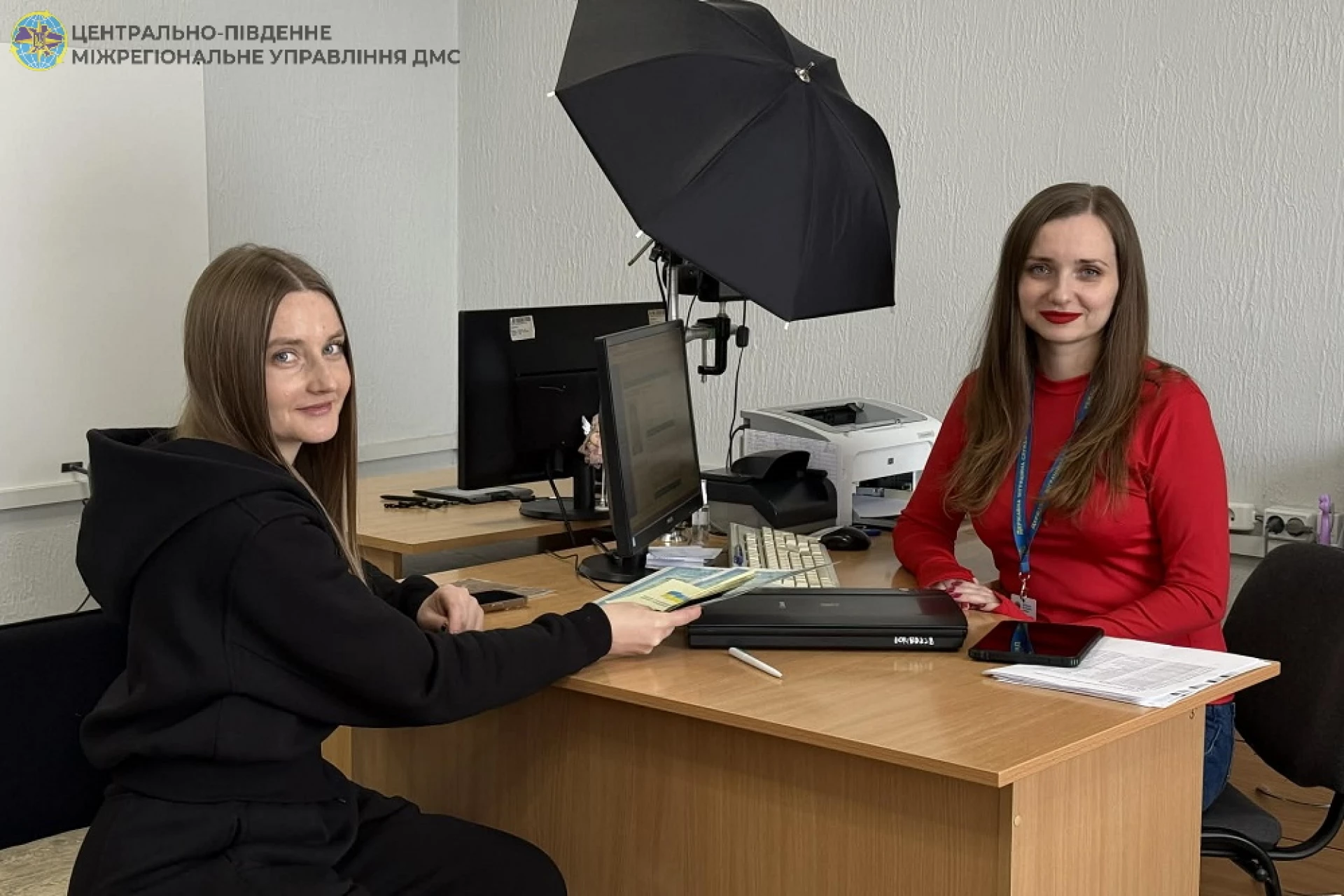 Паспорт для себе і дітей: родина з Уманщини оформила чотири документи за один раз