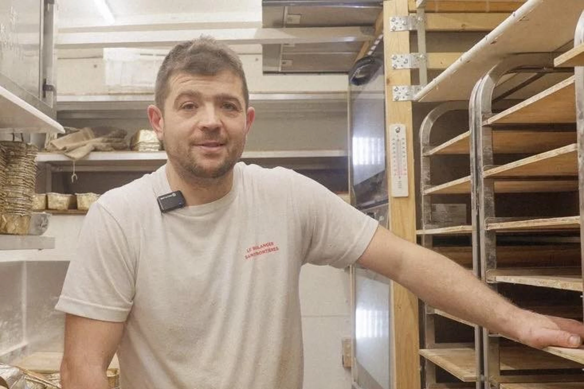 Мобільна пекарня на колесах: француз у бронижелеті пече хліб для киян