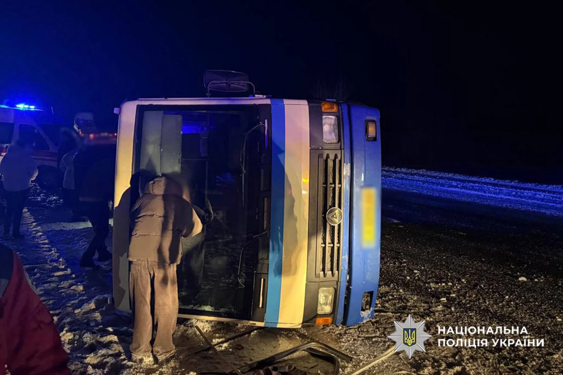 На Черкащині перекинувся рейсовий автобус з пасажирами. Є травмовані