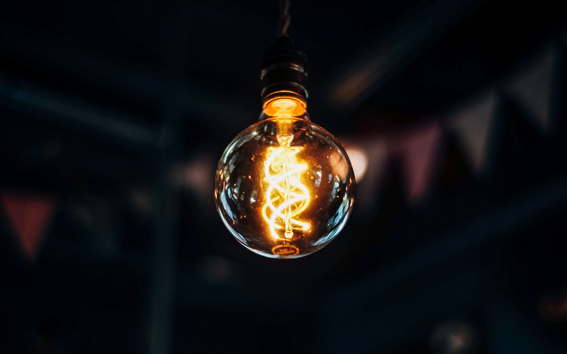 Графік відключення світла у Києві та області на 2 березня 2026