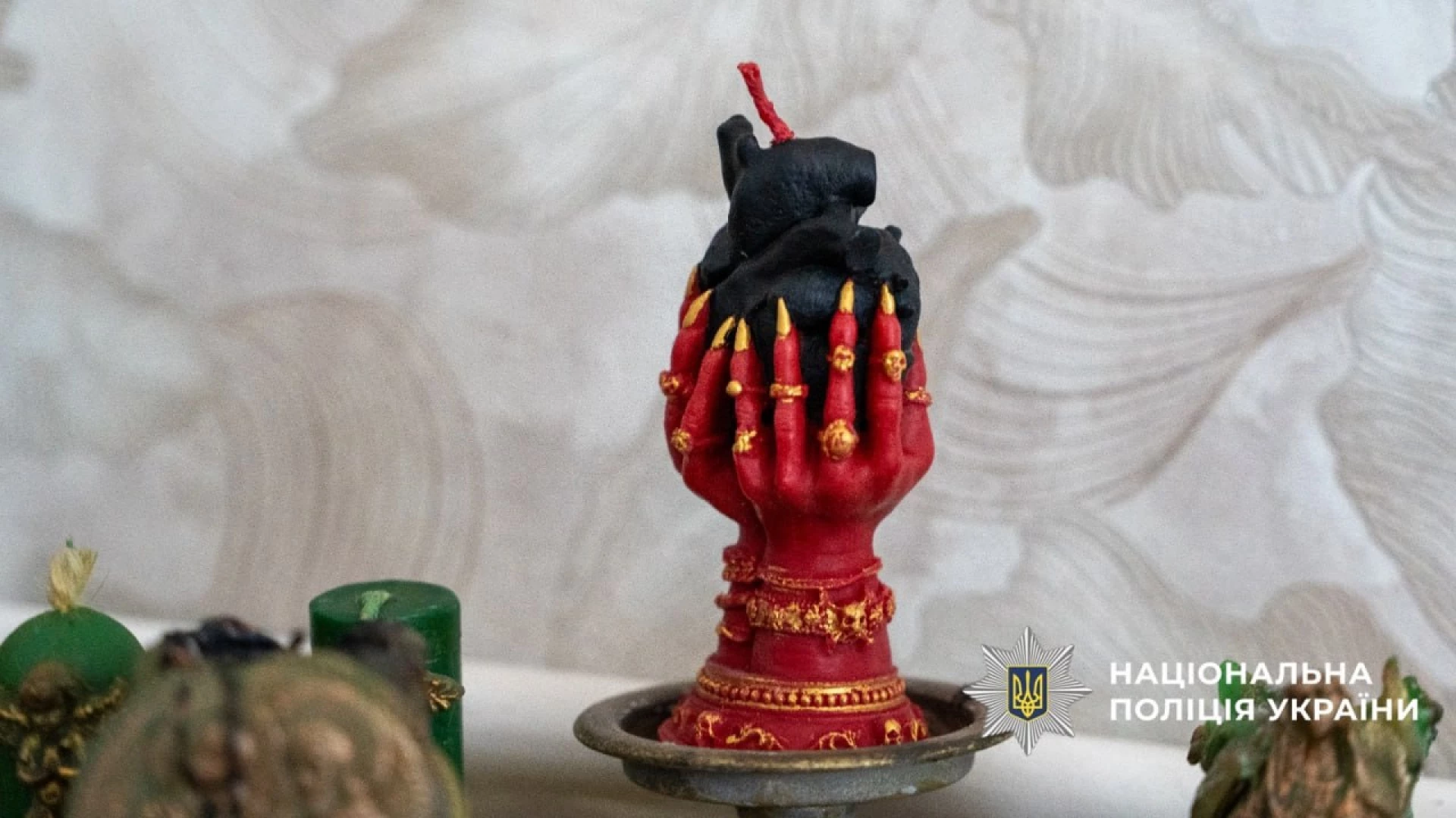 Черкащанка організувала бізнес на ворожінні: виманювали в людей гроші, золото і змішували брати кредити