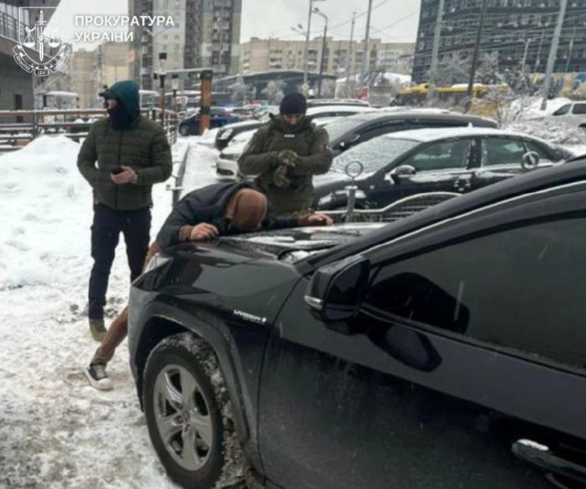 Двоє таксистів із Броварів обіцяли переправити чоловіка до Молдови