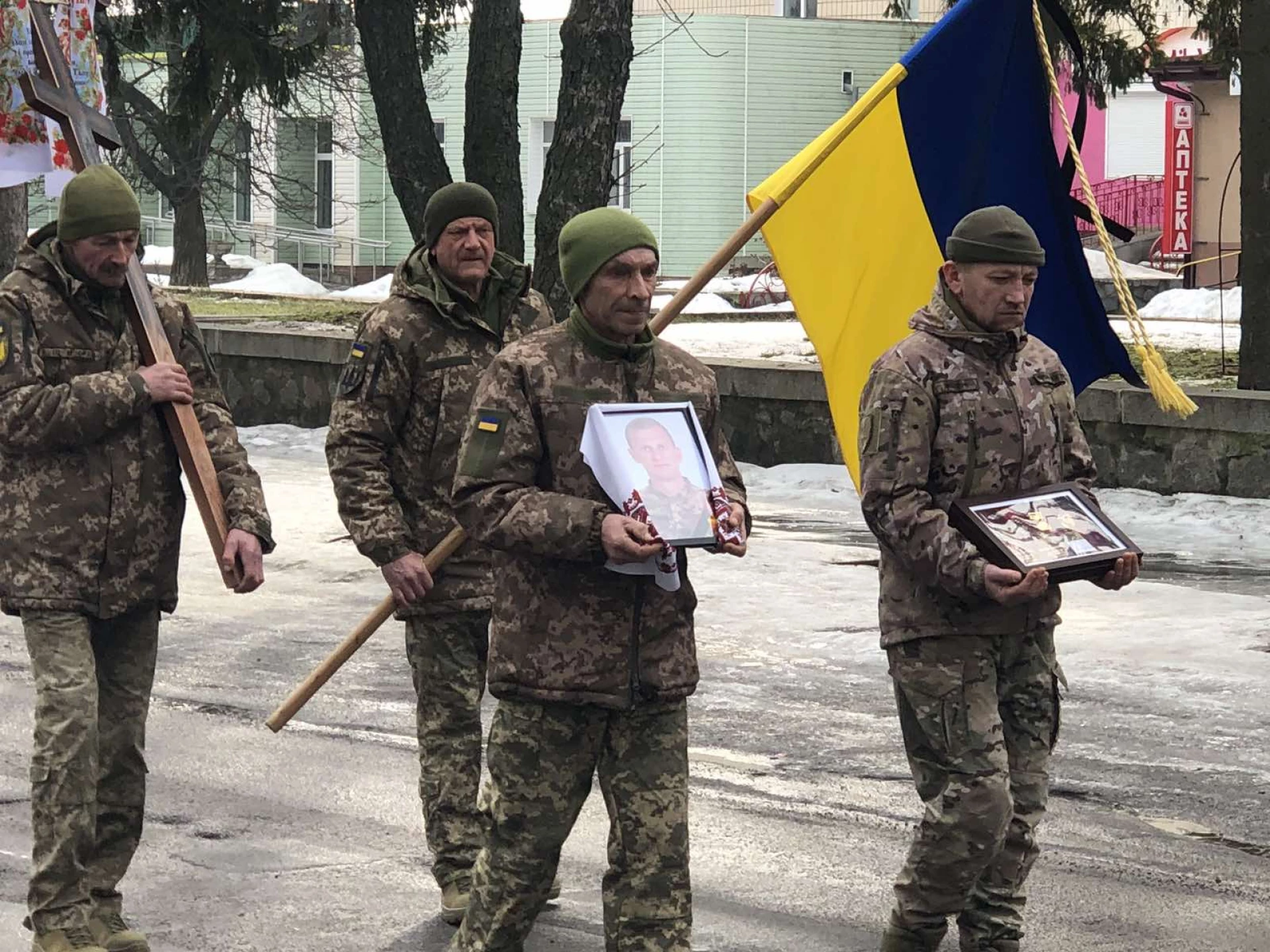 У Черкаській області поховали двох військових, що загинули на війні