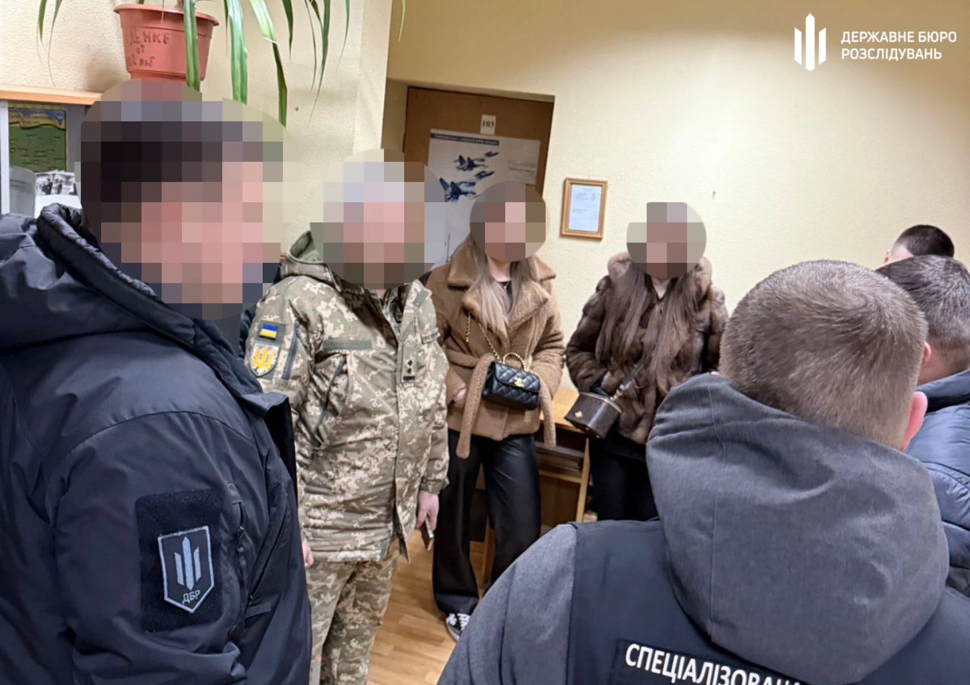 У Києві військові ТЦК заробляли на ухилянтах: гроші передавали через неповнолітню кур’єрку