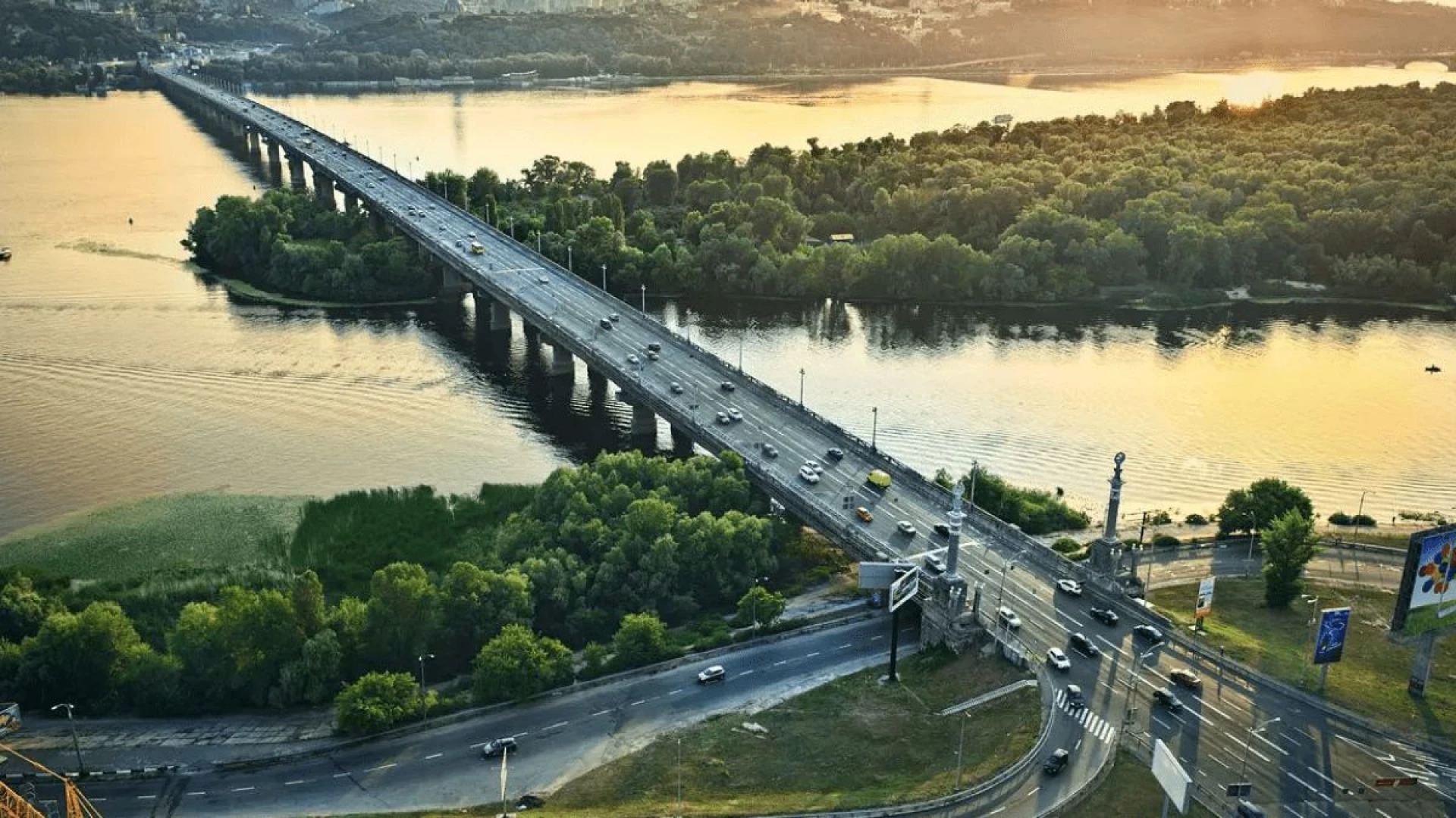 Міст Патона у Києві можна експлуатувати й надалі, але обмеження для транспорту залишаються