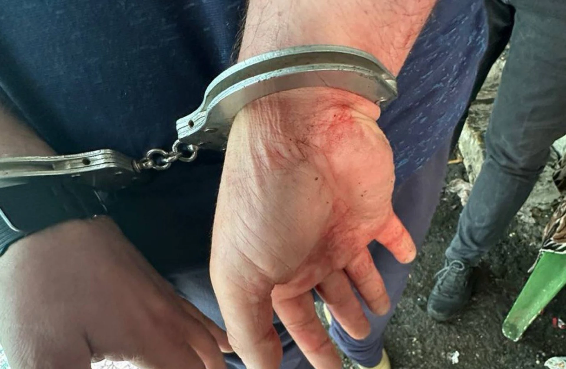 У Черкасах чоловік встромив ножа у спину жінці