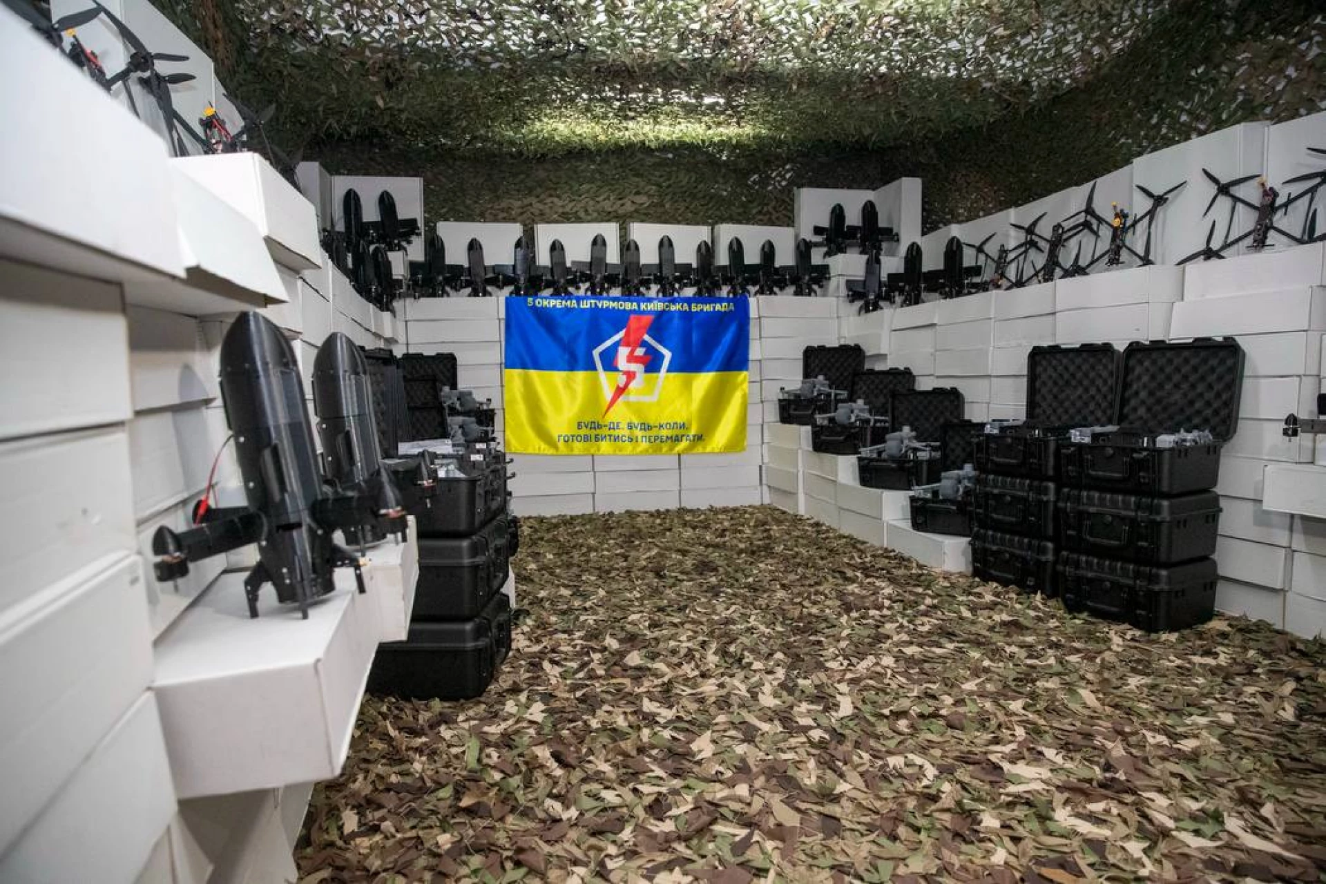 Київ передав бійцям 5-ї штурмової бригади 1300 БпЛА