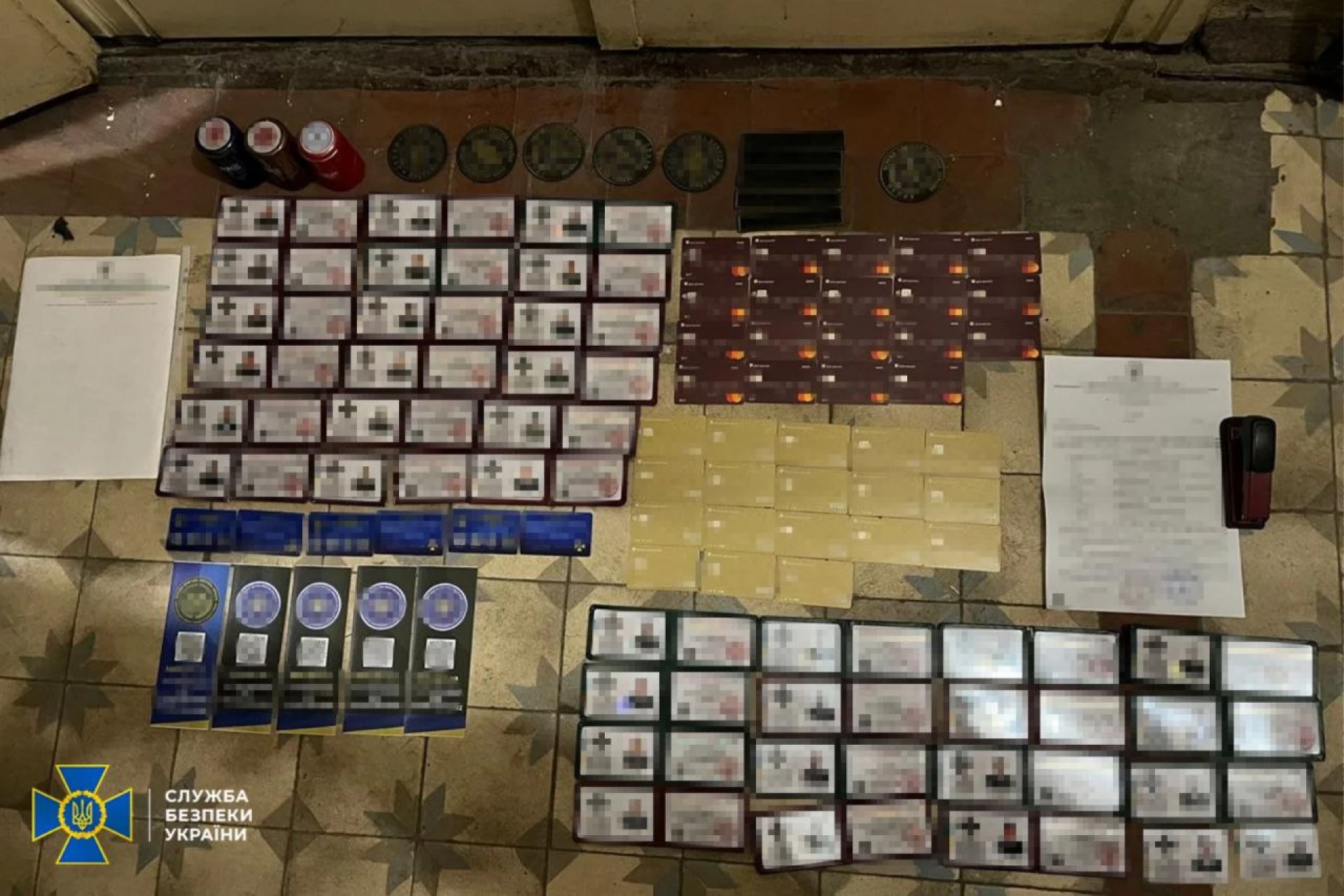 У Києві затримали організатора схеми продажу фальшивих посвідчень правоохоронців