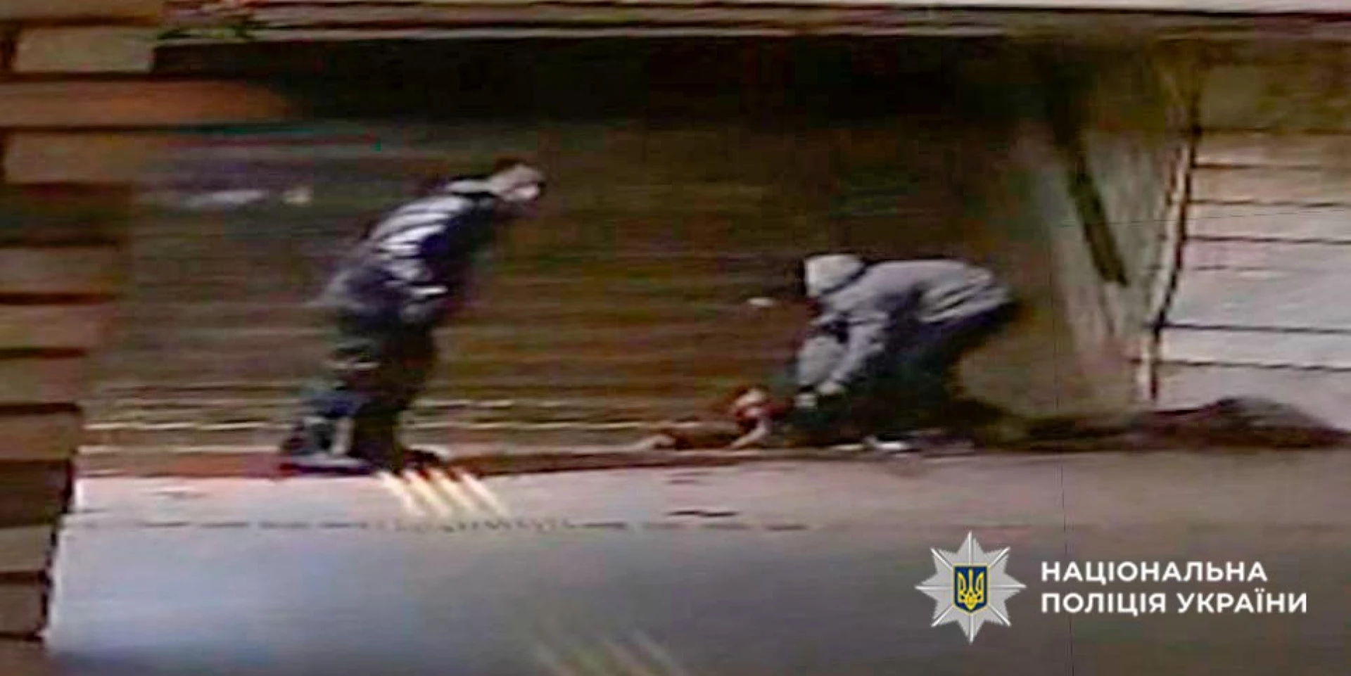 У центрі Києва троє молодиків жорстоко побили чоловіка в підземному переході