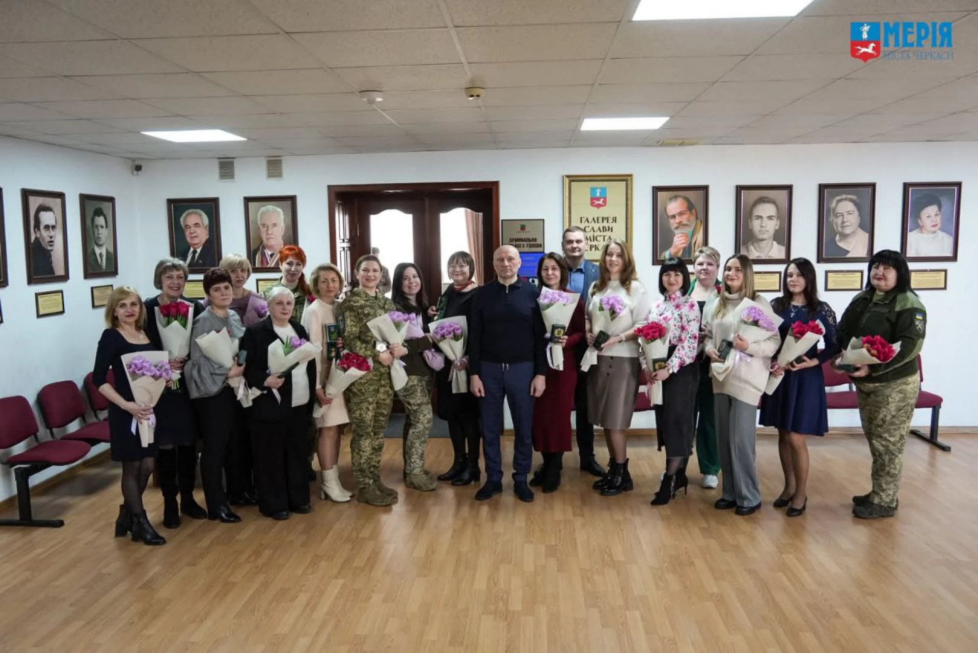 У Черкасах жінкам вручили медалі «Незламній духом черкащанці»