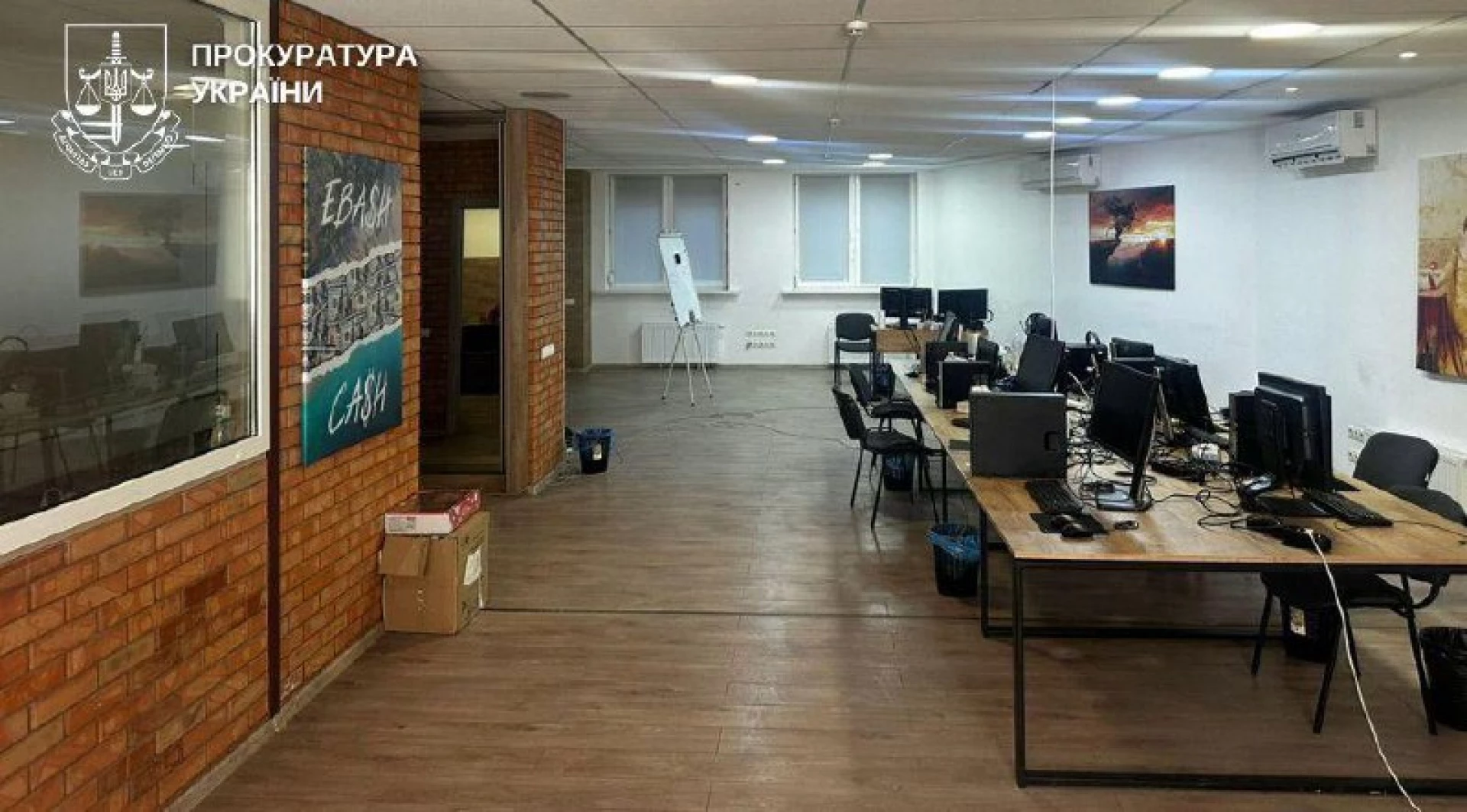 У Києві викрили кол-центри, які продавали підроблені документи ЄС