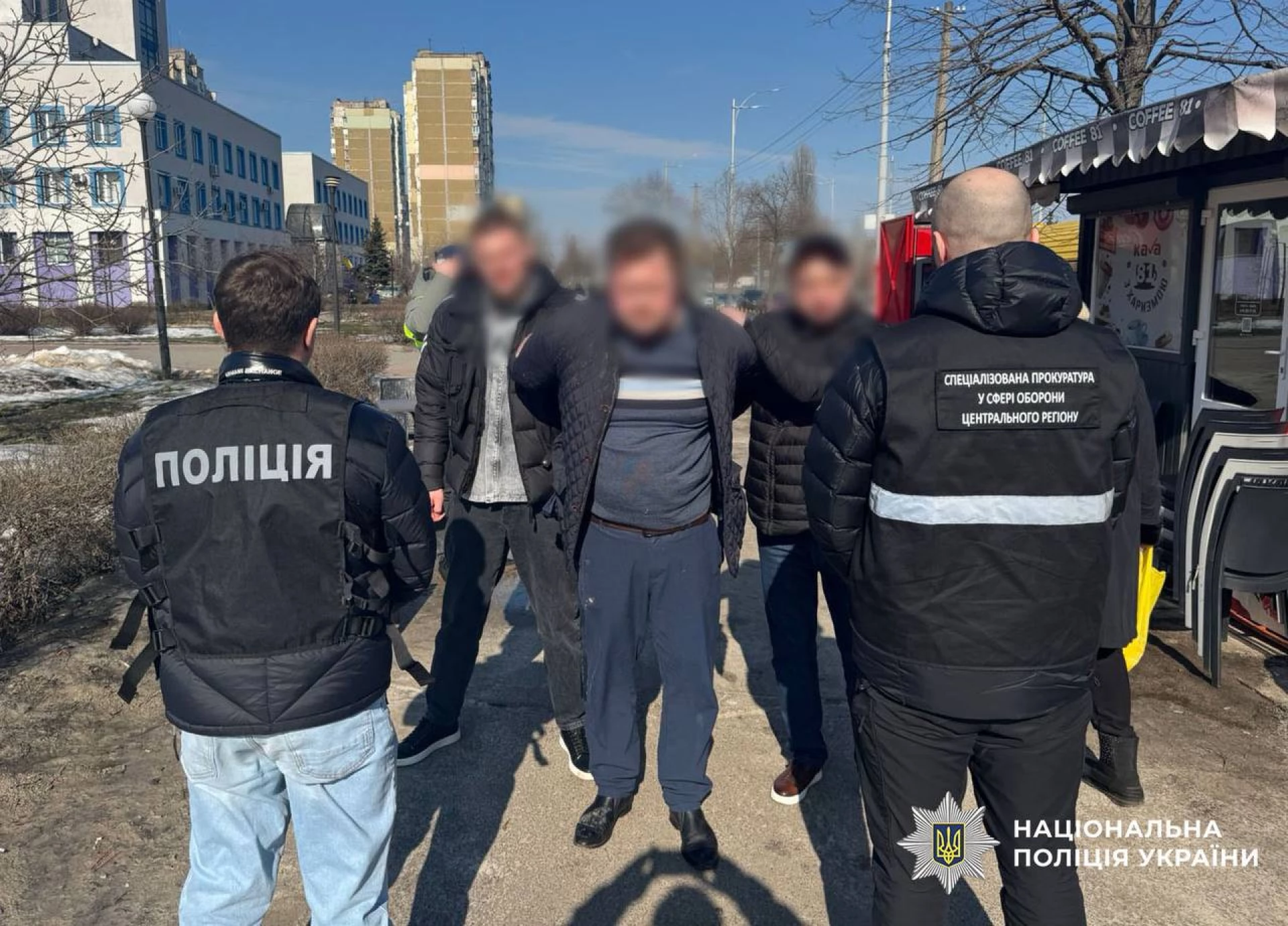 У Києві чоловік за 10 тис дол. обіцяв допомогти виїхати за кордон у статусі священнослужителя