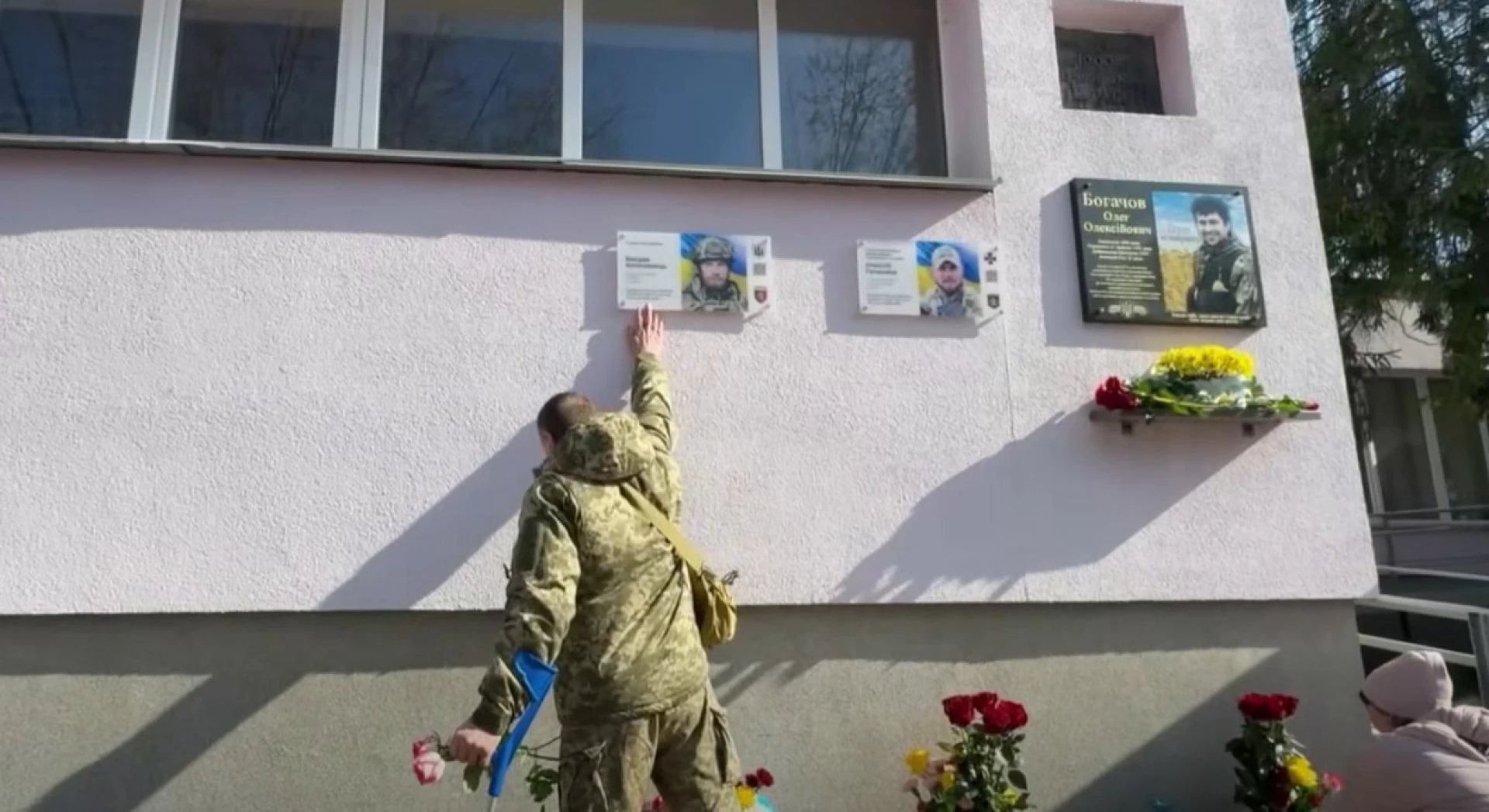 У Дарницькому районі відкрили меморіальні дошки двом полеглим Захисникам України