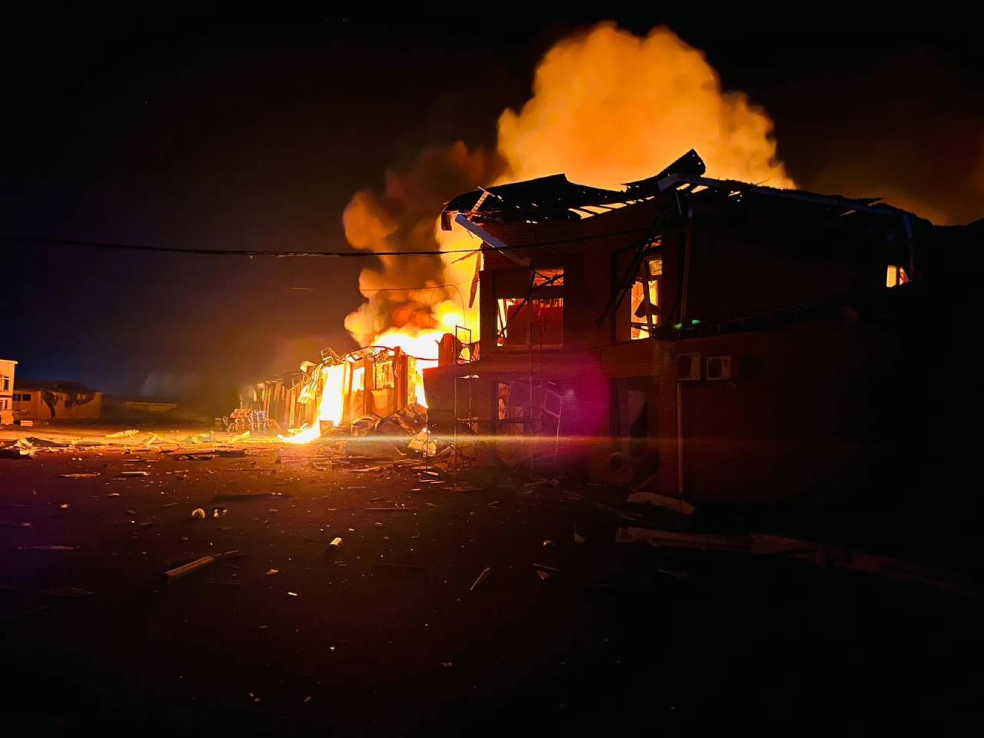 Четверо загиблих, 10 людей постраждали: поліція Київщини фіксує наслідки атаки РФ