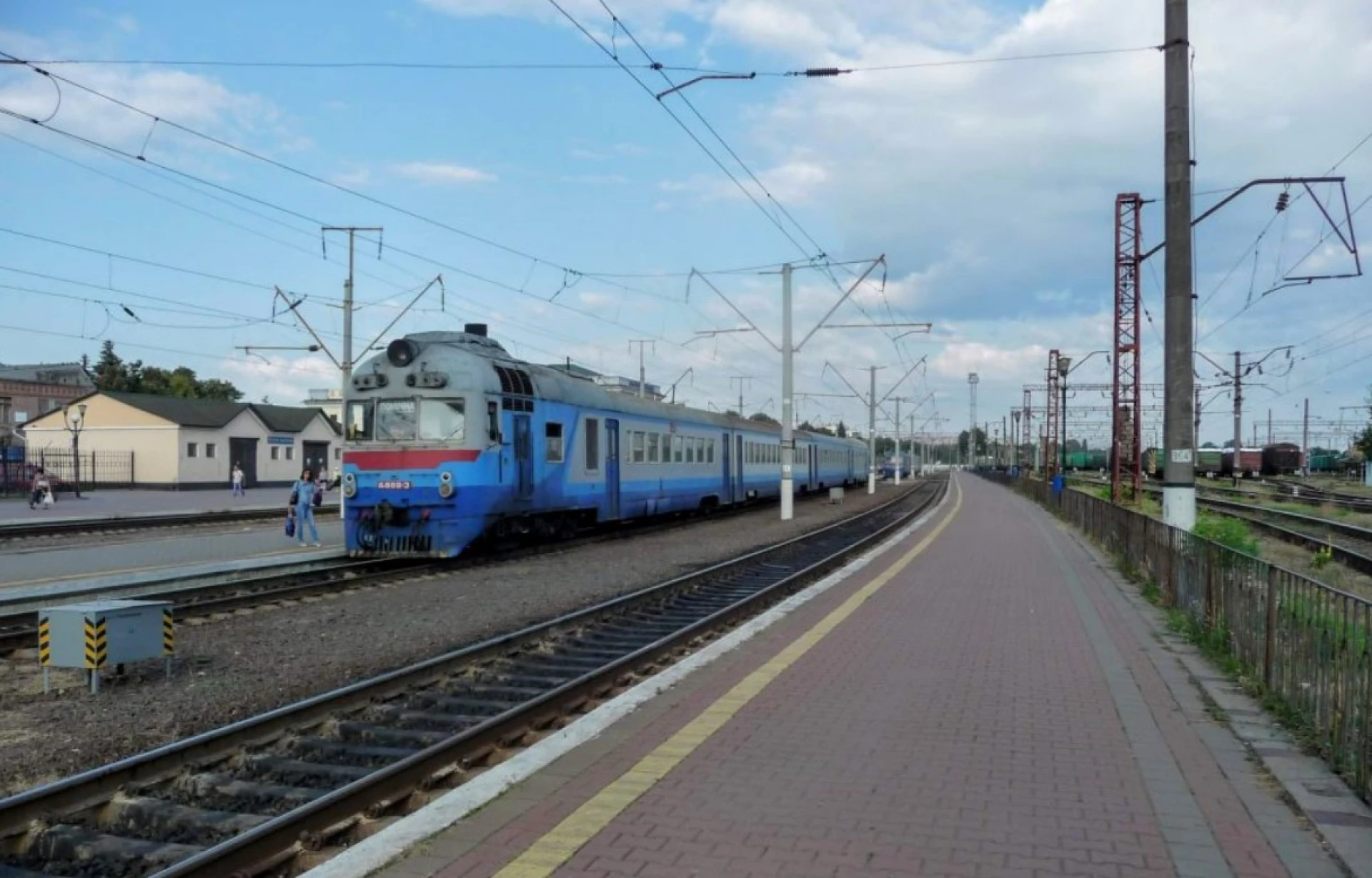 На Черкащині затримують потяг через російські дрони у повітрі