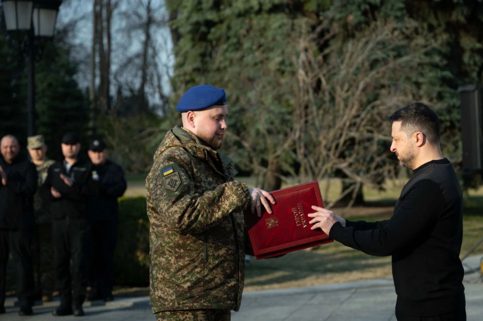 Зеленський вручив орден «Золота Зірка» Герою України Олексію Хільченку із Черкащини