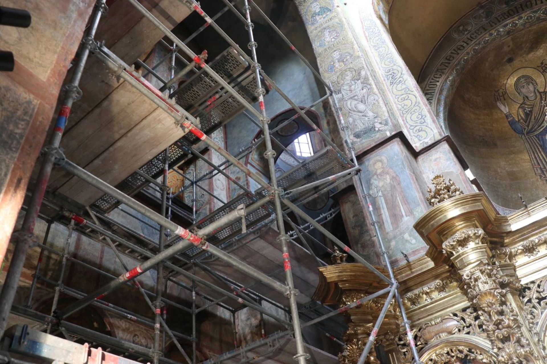 У Софійському соборі розпочалася реставрація настінних розписів