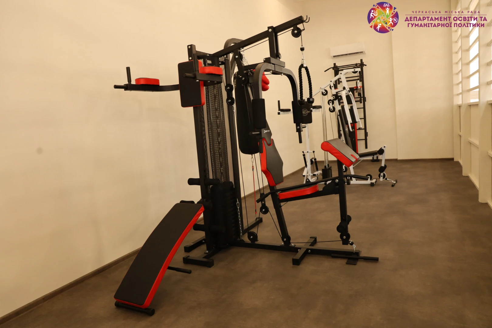 Оновлений спортзал відкрили у Першій міській гімназії Черкас. Фото