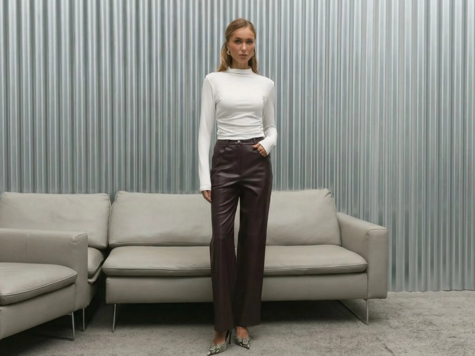 Як обрати і доглядати брюки з екошкіри: практичні поради