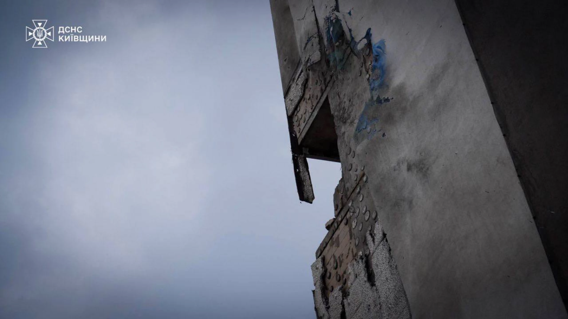 Один загиблий і восьмеро постраждалих: наслідки атаки на Київщину